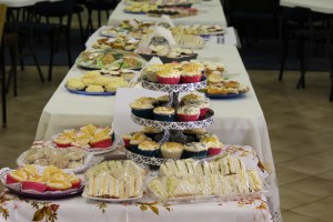 Tables filling up as more food arrived