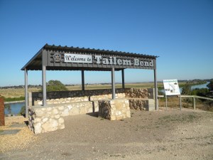 Tailem Bend with the River Murray in the background 